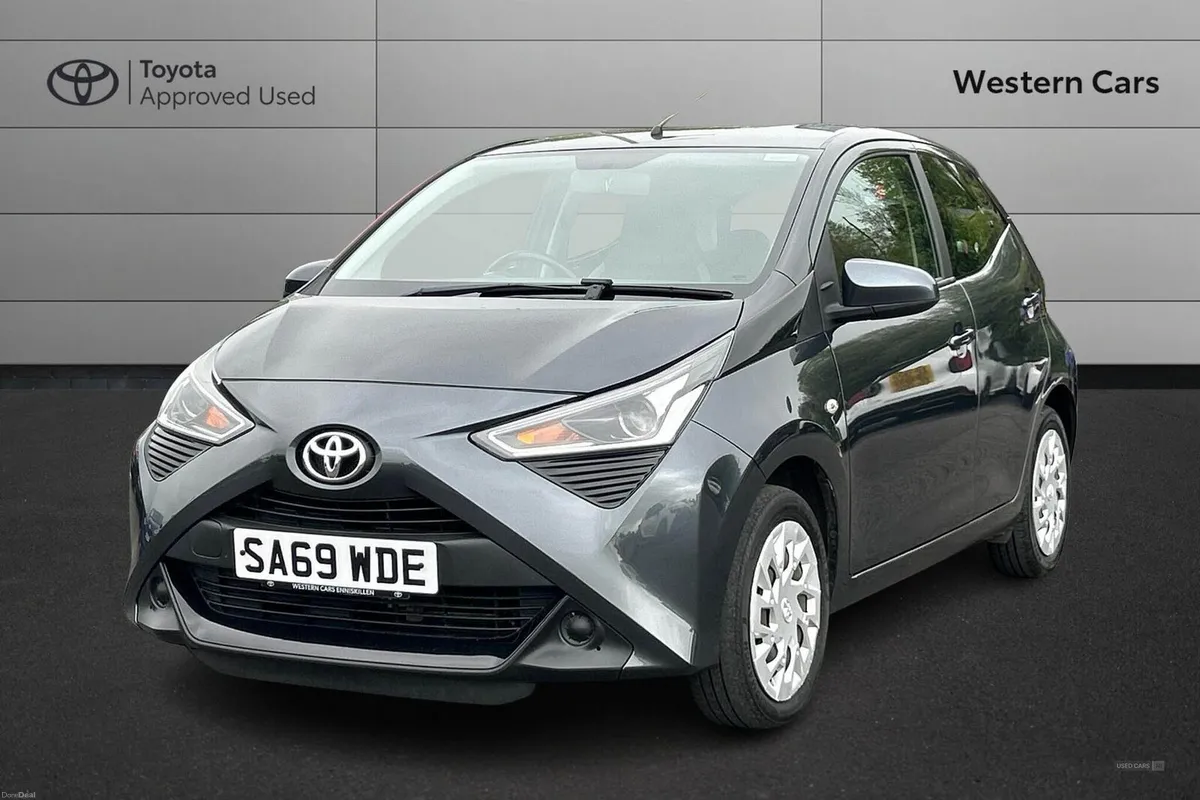 Toyota Aygo 1.0 VVT-i x-play Euro 6 5dr - Image 3