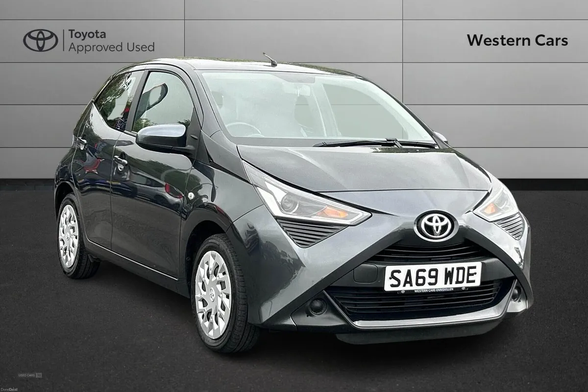 Toyota Aygo 1.0 VVT-i x-play Euro 6 5dr - Image 1