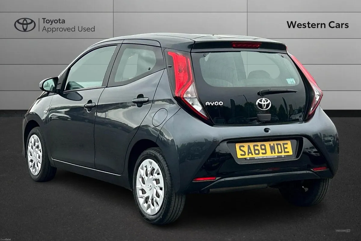 Toyota Aygo 1.0 VVT-i x-play Euro 6 5dr - Image 4