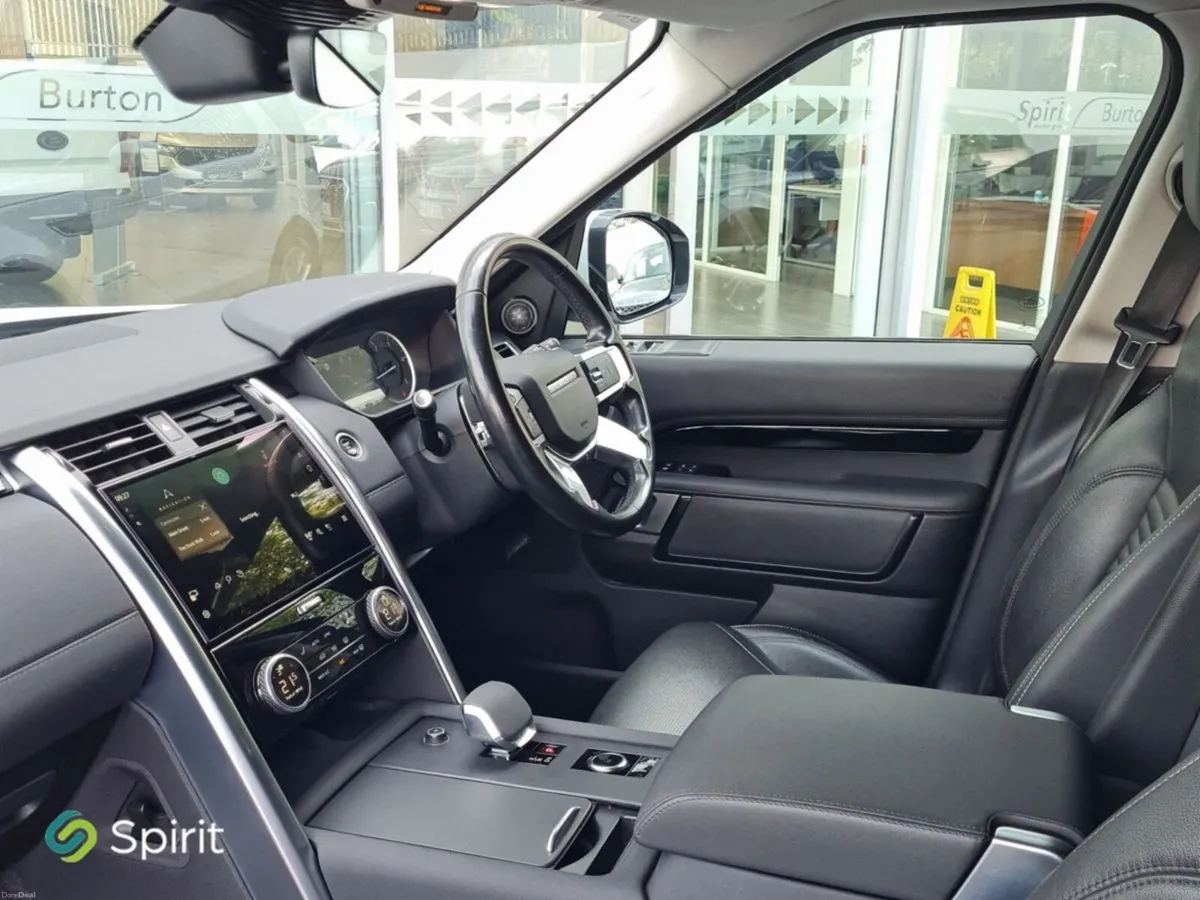 Land Rover Discovery DISCOVERY 3.0 SD6 SE - Image 3