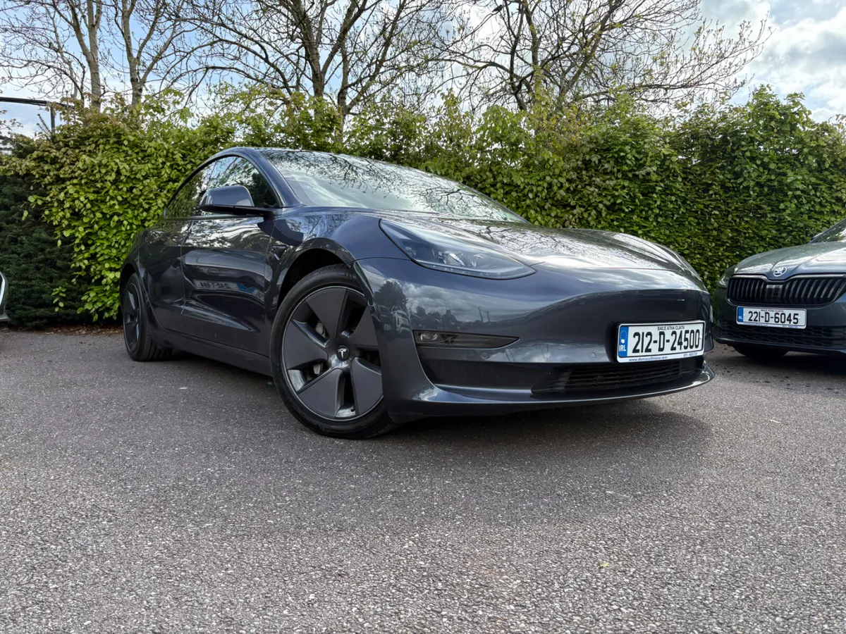 MODEL 3 LONG RANGE DUAL MOTOR | 1 OWNER - Image 4