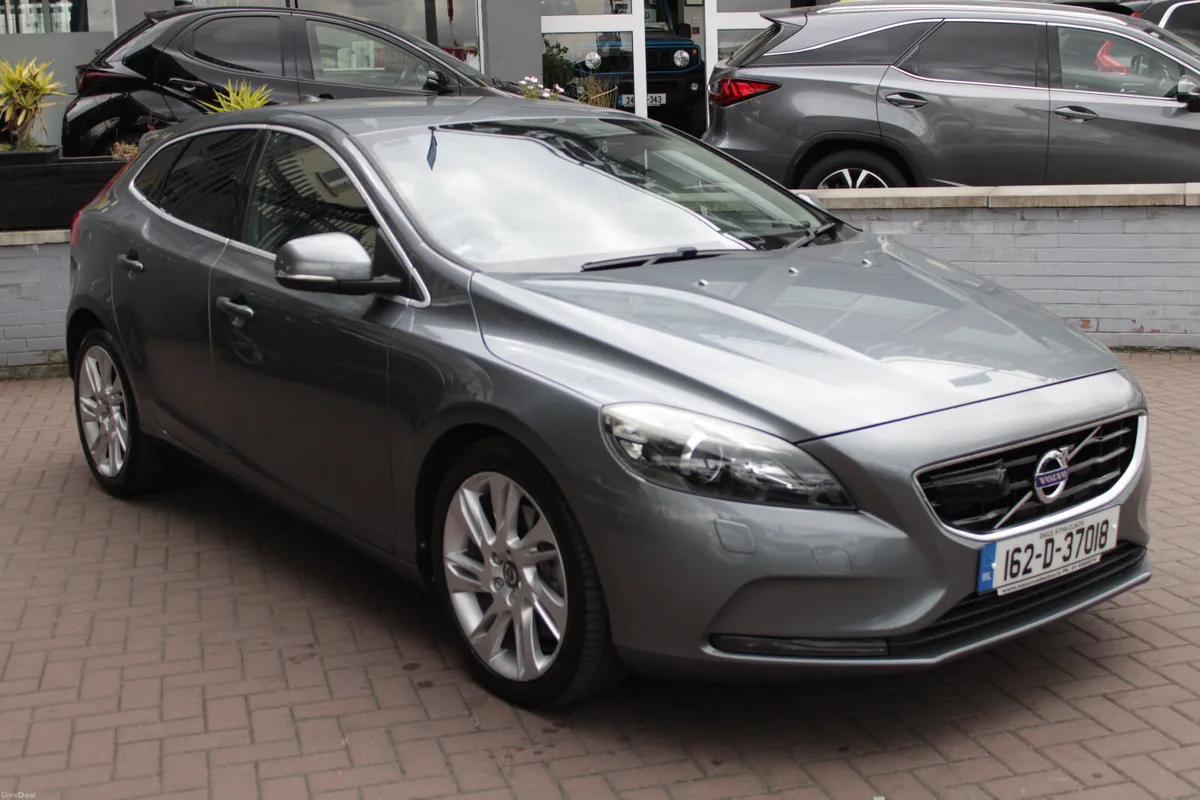 2016 VOLVO V40 5DR HATCHBACK AUTO - Image 2