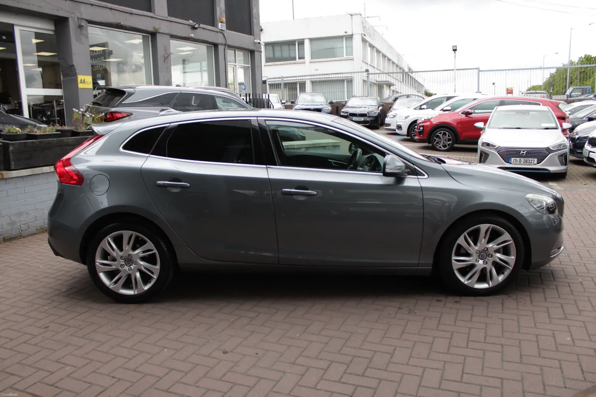 2016 VOLVO V40 5DR HATCHBACK AUTO - Image 3