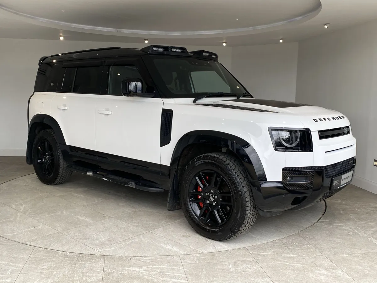 Land Rover Defender 2022 - Image 1