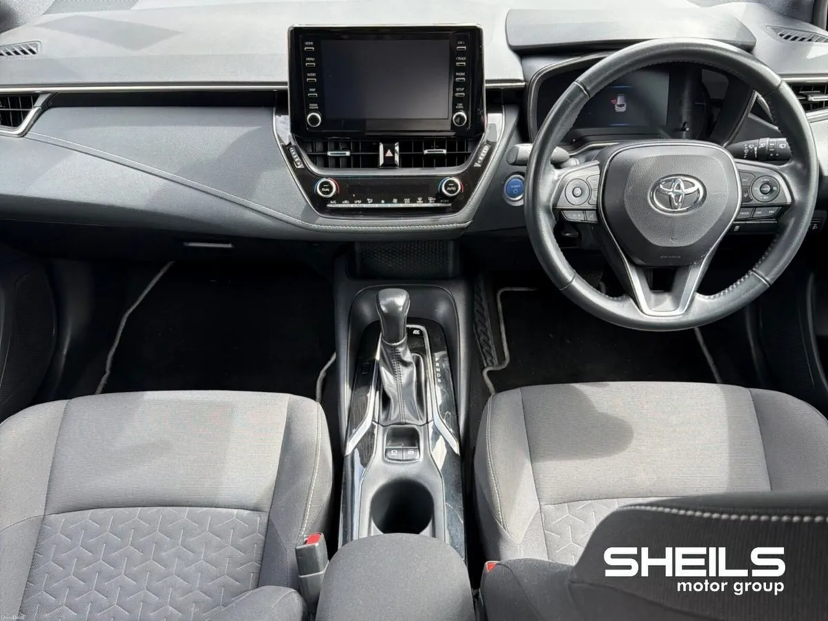 Toyota Corolla Automatic 1.8 Hybrid Luna Estate - Image 3