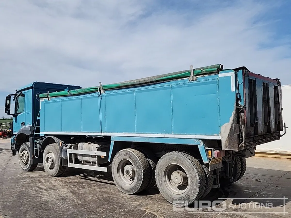 2018 Mercedes Arocs 3240 - Image 1