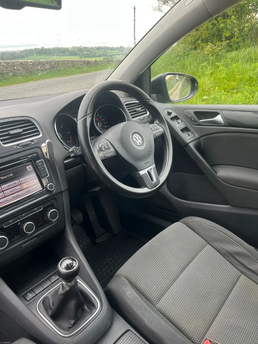 Volkswagen Golf 2011 1.6L Diesel - Image 3
