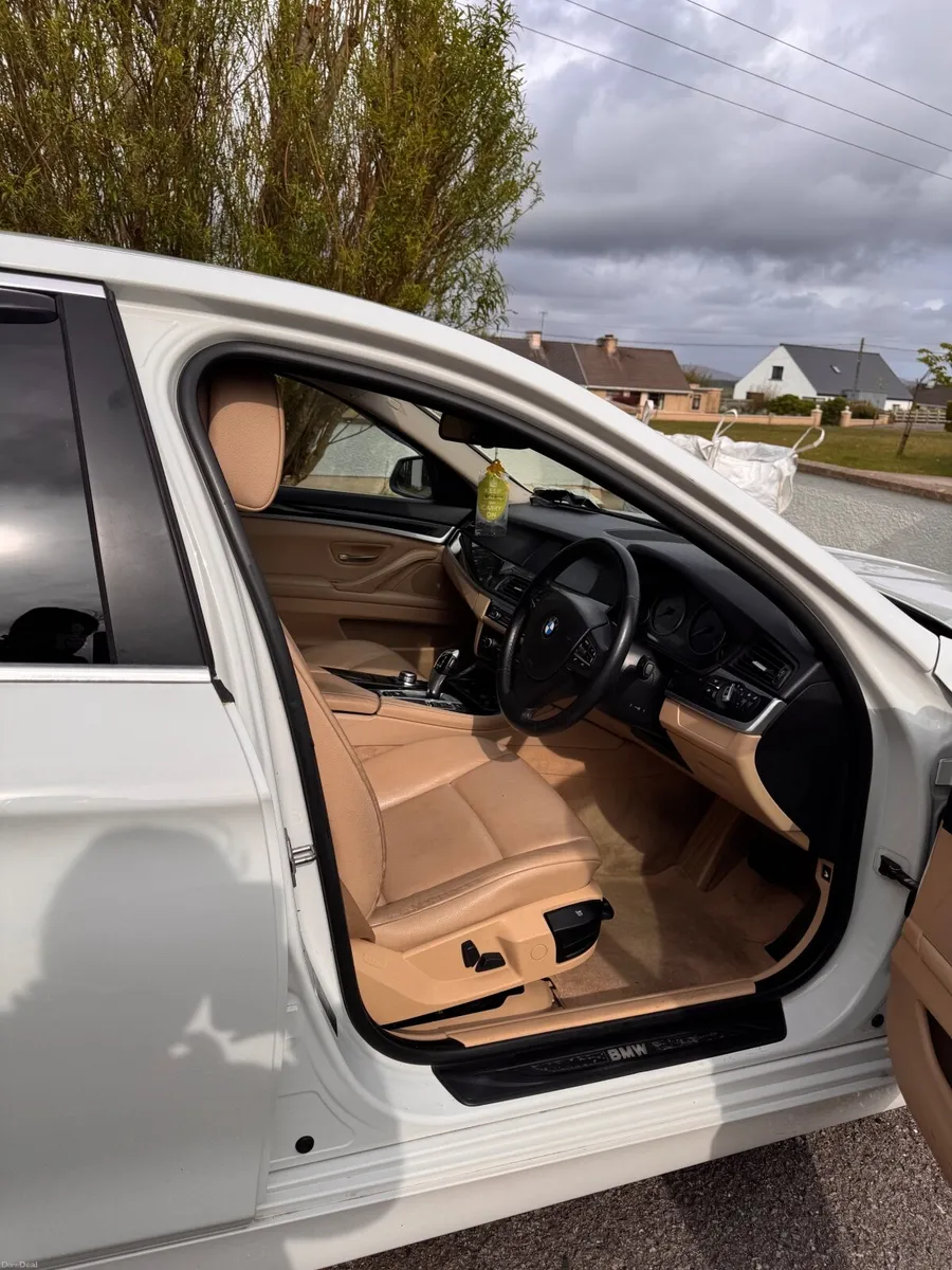 BMW 5-Series 2012 - Image 2