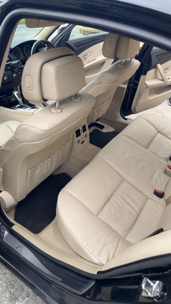 BMW 5-Series 2009 - Image 4
