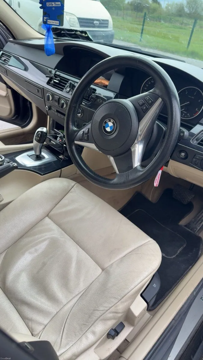 BMW 5-Series 2009 - Image 2