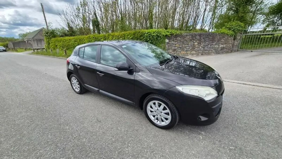 2010 Renault Megane - Image 1