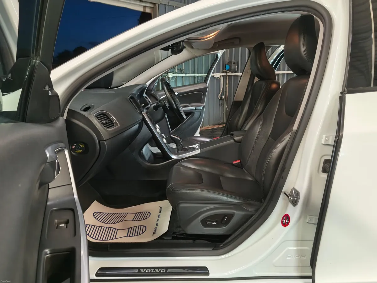 2016 162 Volvo V60 T3 (152hp) Geartronic SE Auto - Image 2