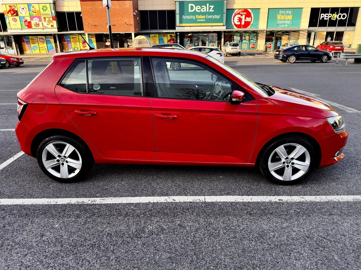 Skoda Fabia 1.2 TSI 2016 - Image 2