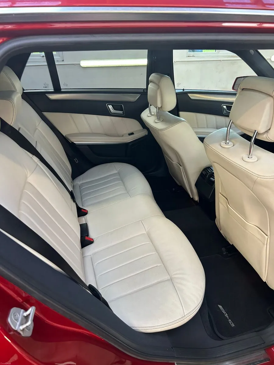 A car - Image 5