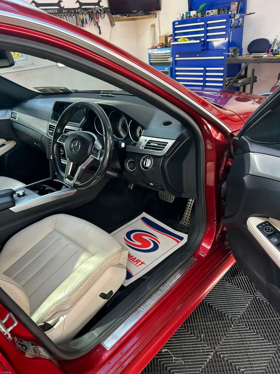 A car - Image 6