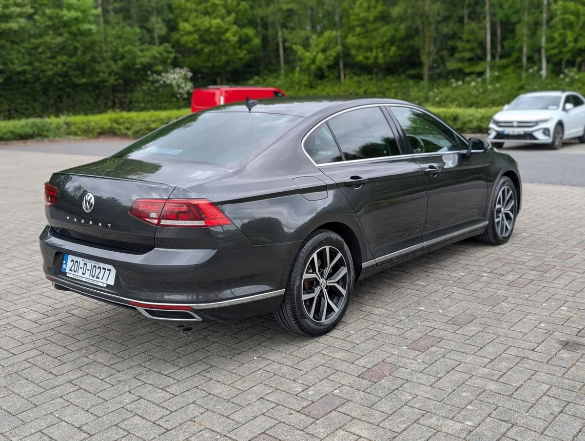 Volkswagen Passat ELEGANCE 2.0 TDI MAN6 HIGH SPEC - Image 2