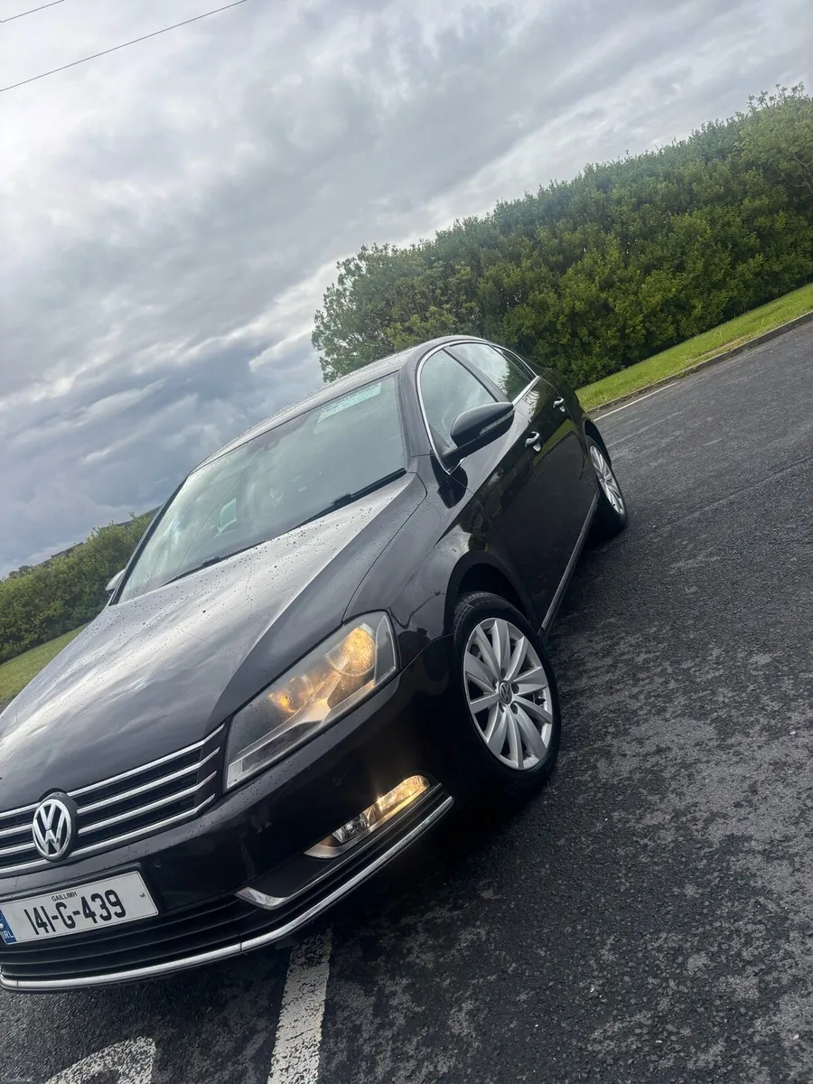 Volkswagen Passat - Image 2