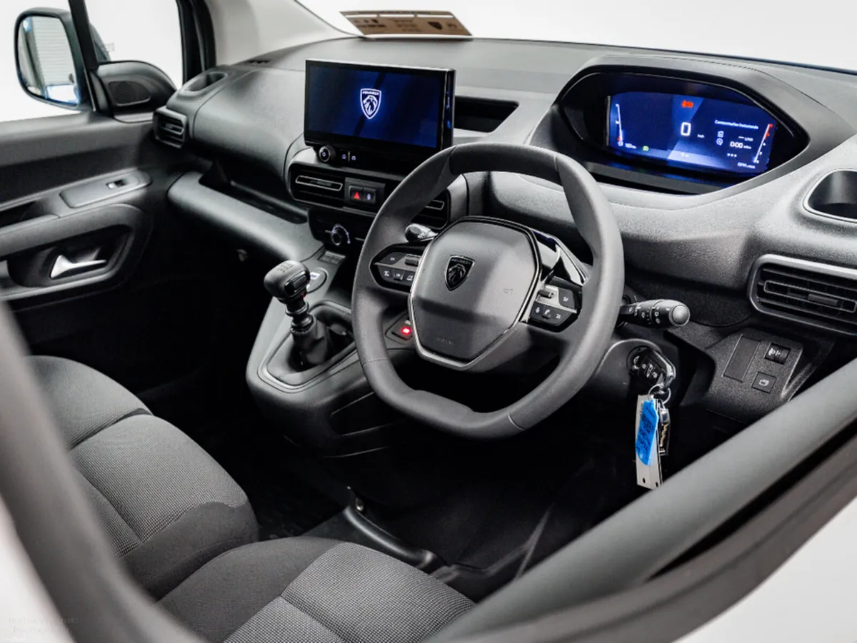 Peugeot Partner Pro Premium 1.5 Diesel 100HP 650Kg - Image 2