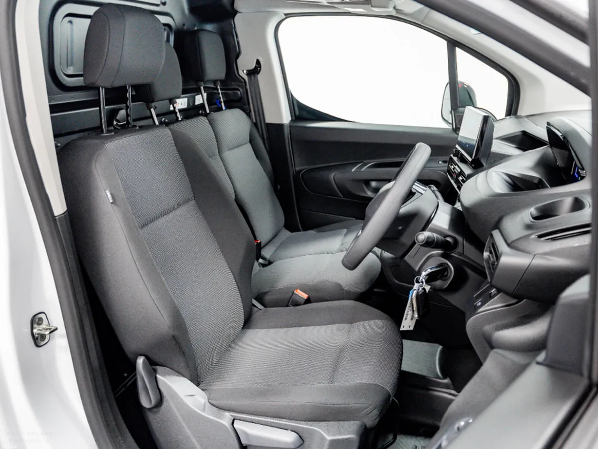 Peugeot Partner Pro Premium 1.5 Diesel 100HP 650Kg - Image 3
