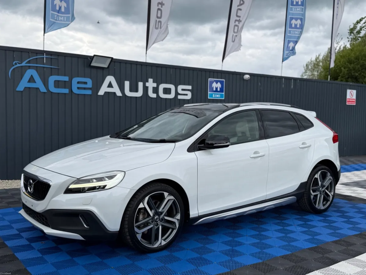 Volvo V40 CROSS COUNTRY - 2.0L DIESEL - AUTO - 12M - Image 3