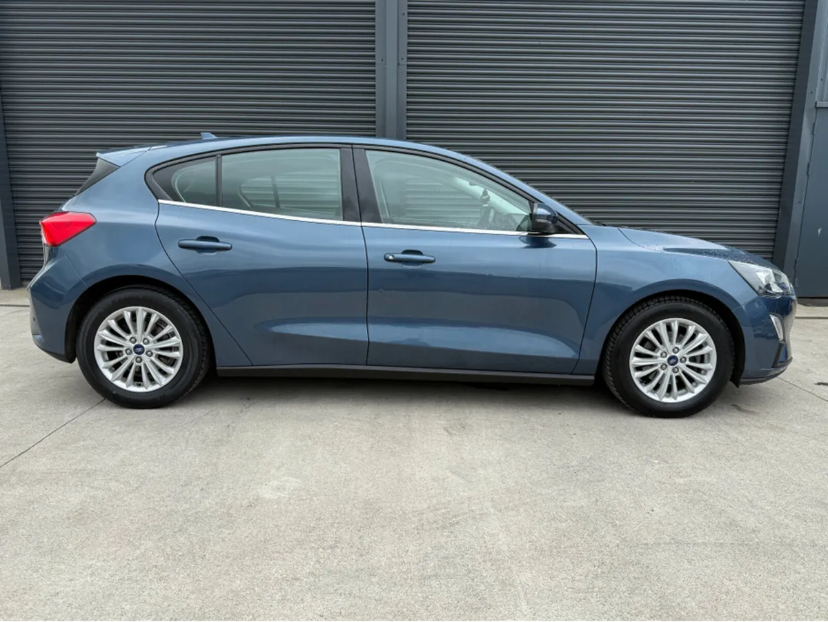 Ford Focus TITANIUM EDITION 1.5 TD 120 4DR - Image 3