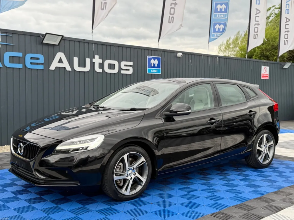 Volvo V40 D4 MOMENTUM - 2.0L DIESEL - AUTO - 12M W - Image 3
