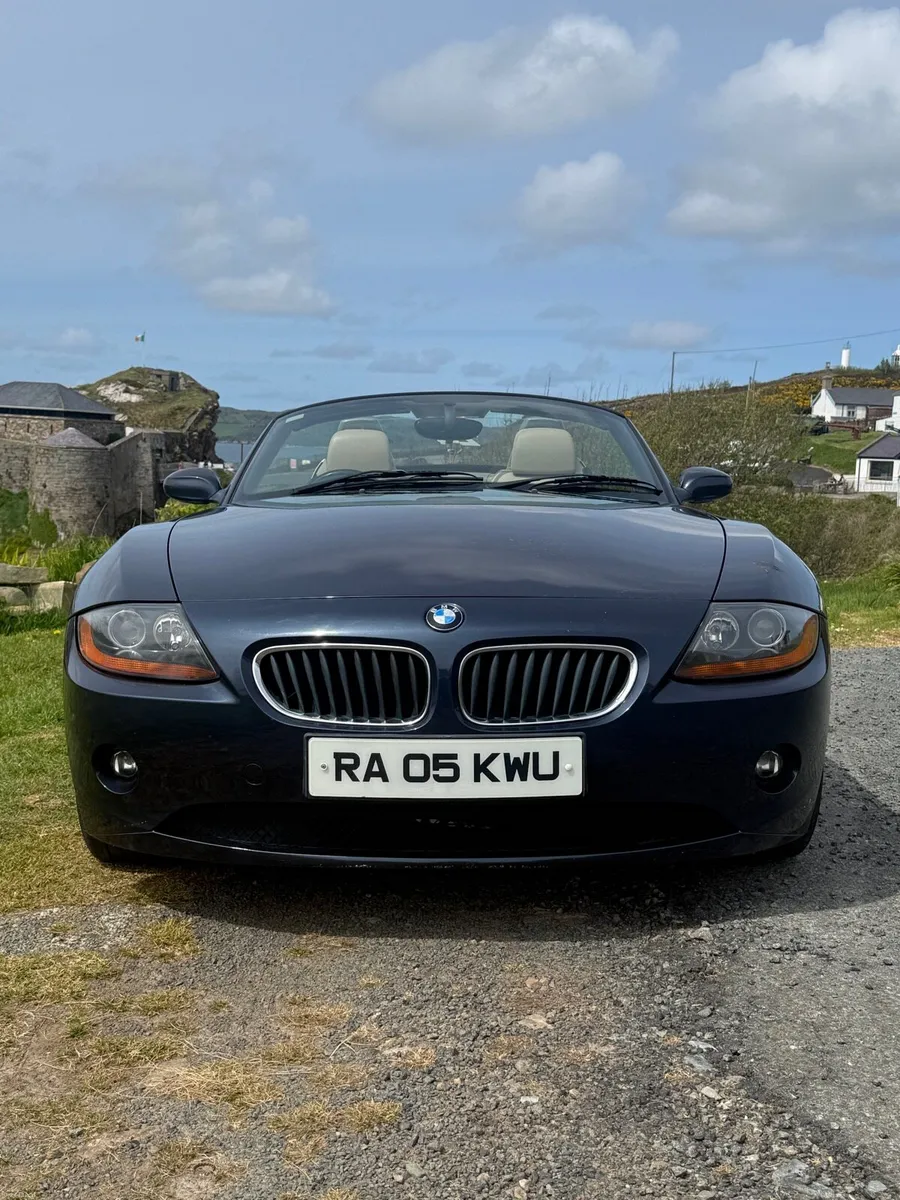 2005 BMW Z4 2.2 SE **VERY LOW MILES** - Image 2