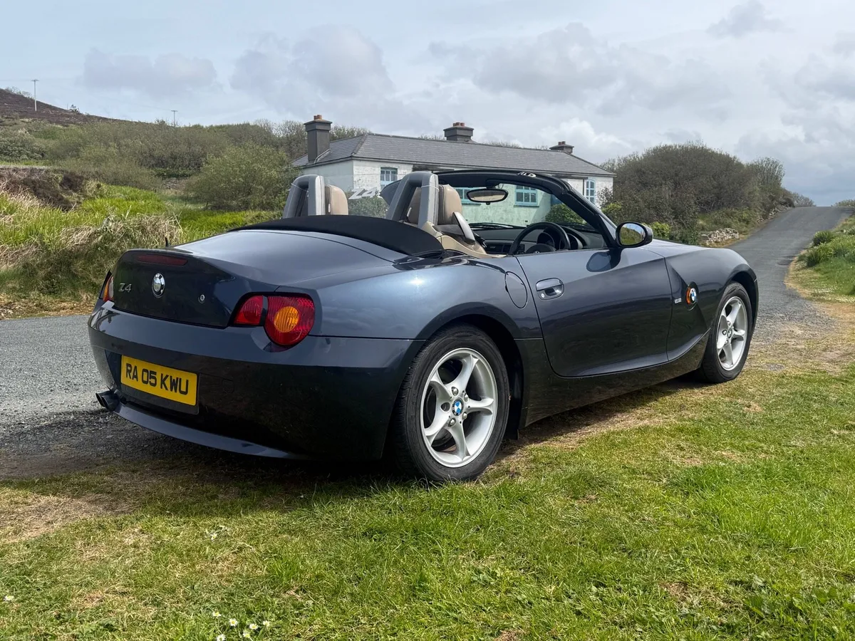 2005 BMW Z4 2.2 SE **VERY LOW MILES** - Image 4