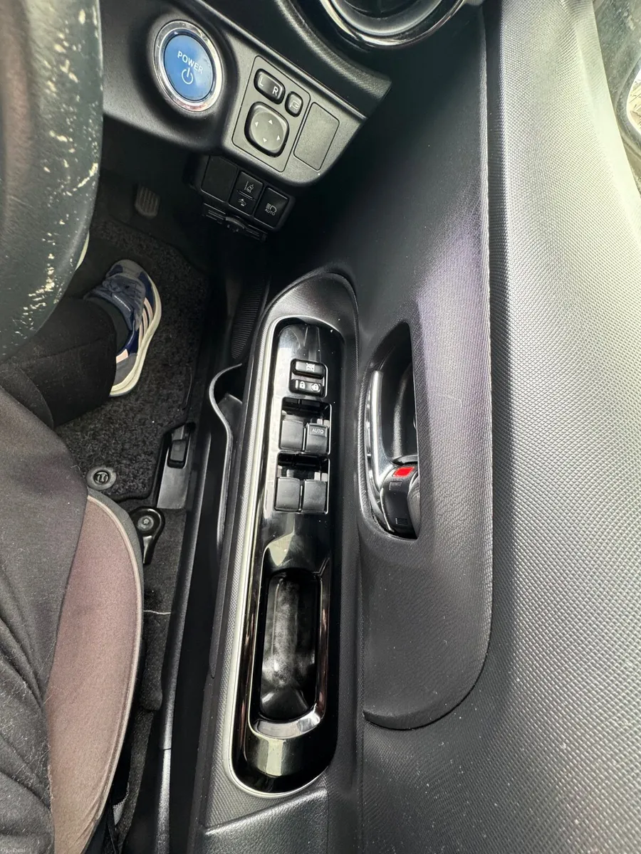 Toyota Aqua 2015 - Image 2