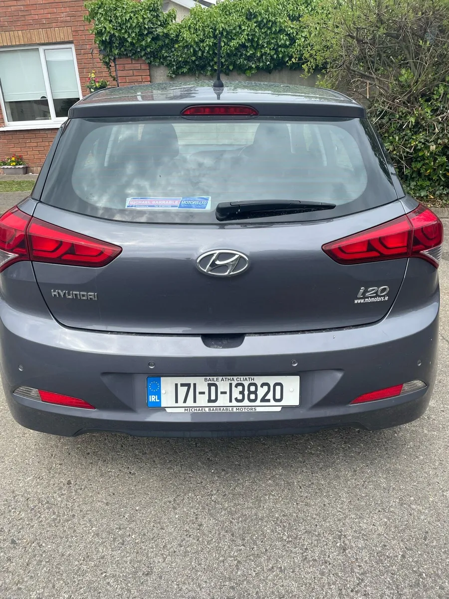 Hyundai i20 Deluxe - Image 4