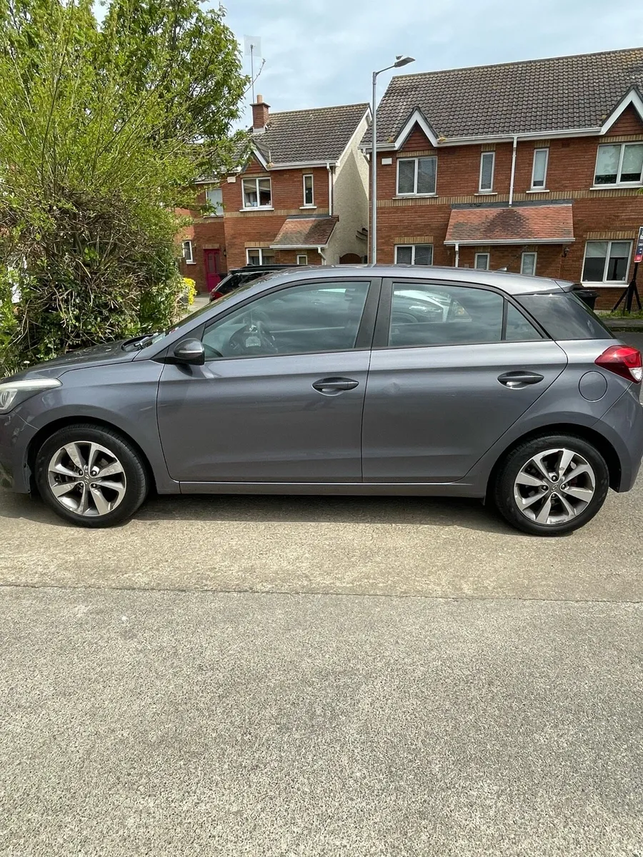 Hyundai i20 Deluxe - Image 2