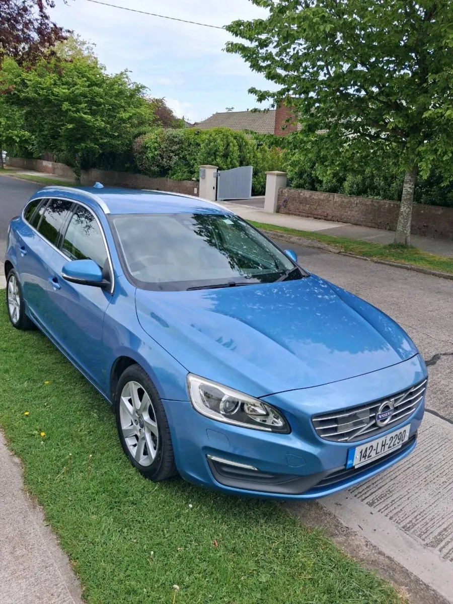 Volvo T4 low milage automatic - Image 1