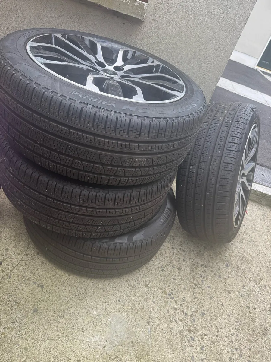 Range Rover alloys new tires - Image 2