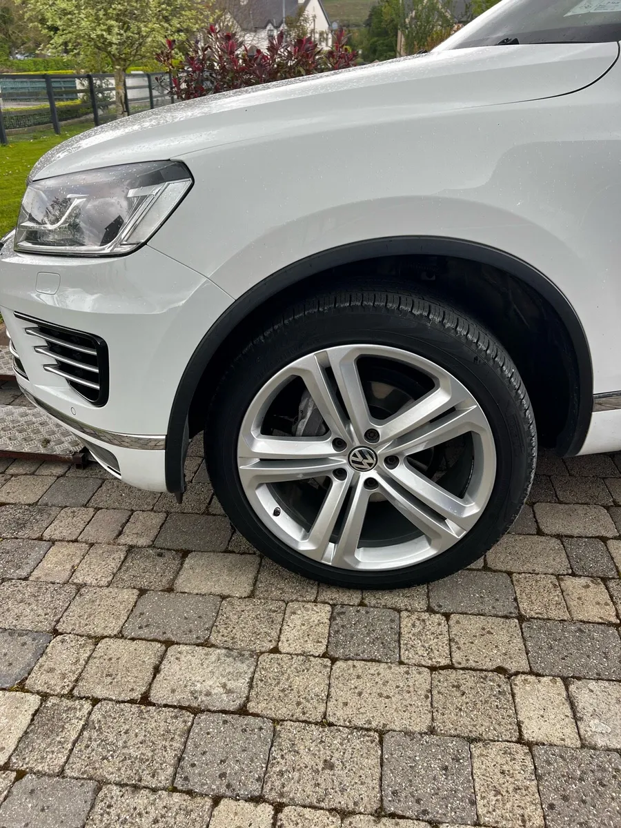 2017 Volkswagen Touareg 3.0 TDI | Panoramic Roof - Image 4