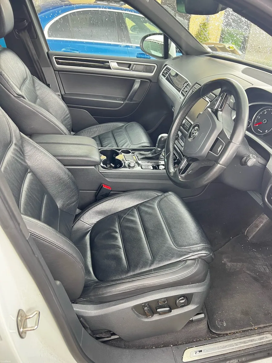 2017 Volkswagen Touareg 3.0 TDI | Panoramic Roof - Image 4