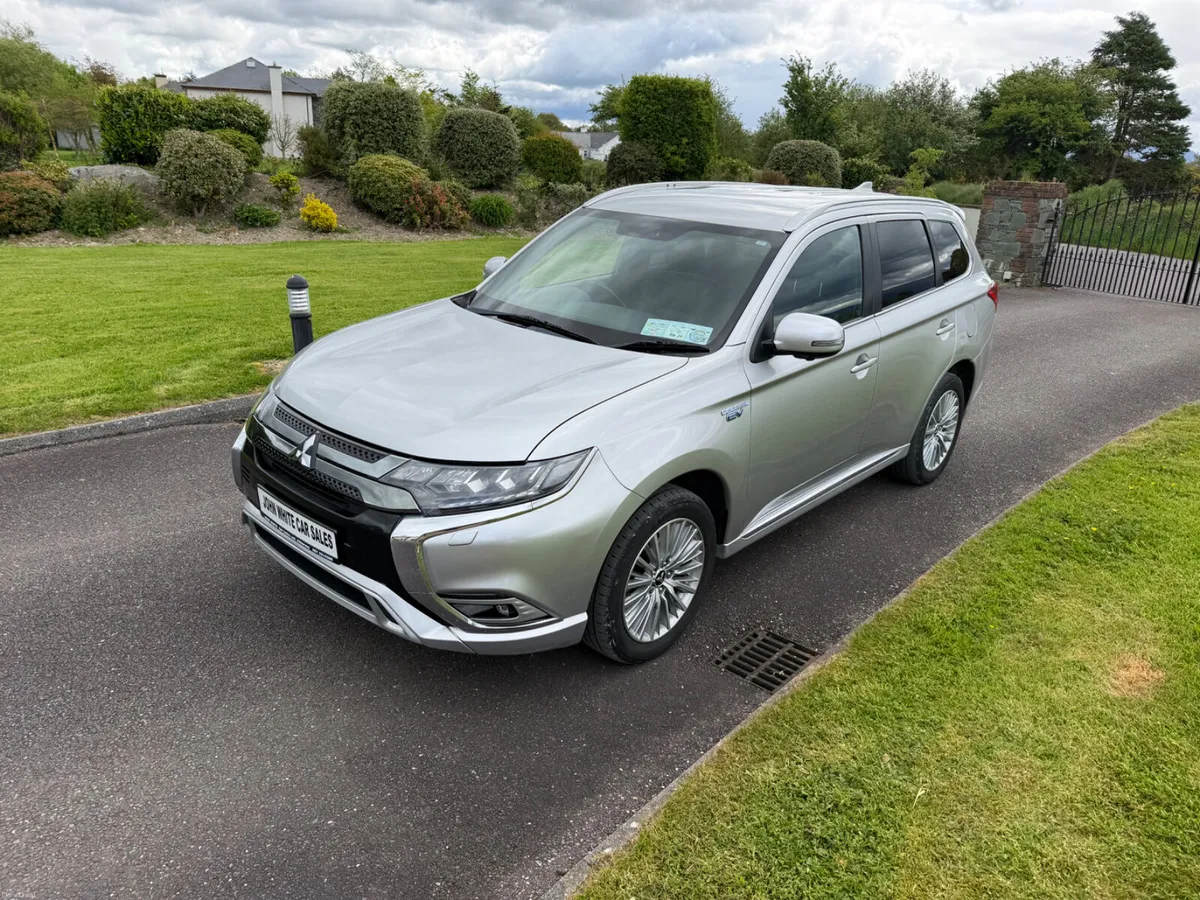 Mitsubishi Outlander 2019 PHEV - Image 1