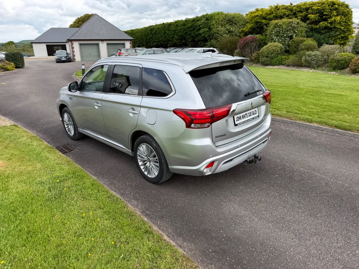 Mitsubishi Outlander 2019 PHEV - Image 3