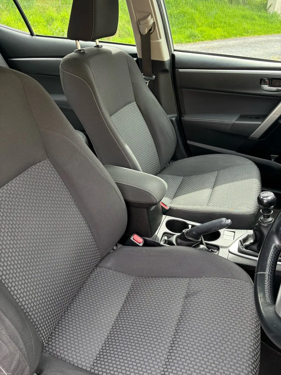151 Toyota Corolla 1.4 litre - Image 4