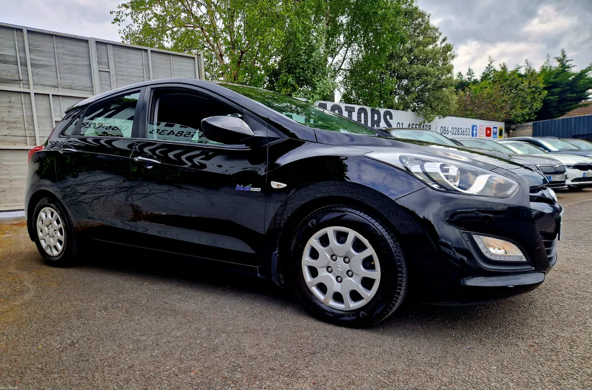 Hyundai i30 2014 / LOW KM / PETROL / CLASSIC - Image 2