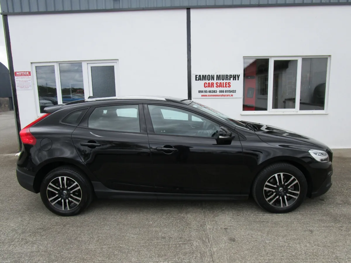 Volvo V40   2018 - Image 4