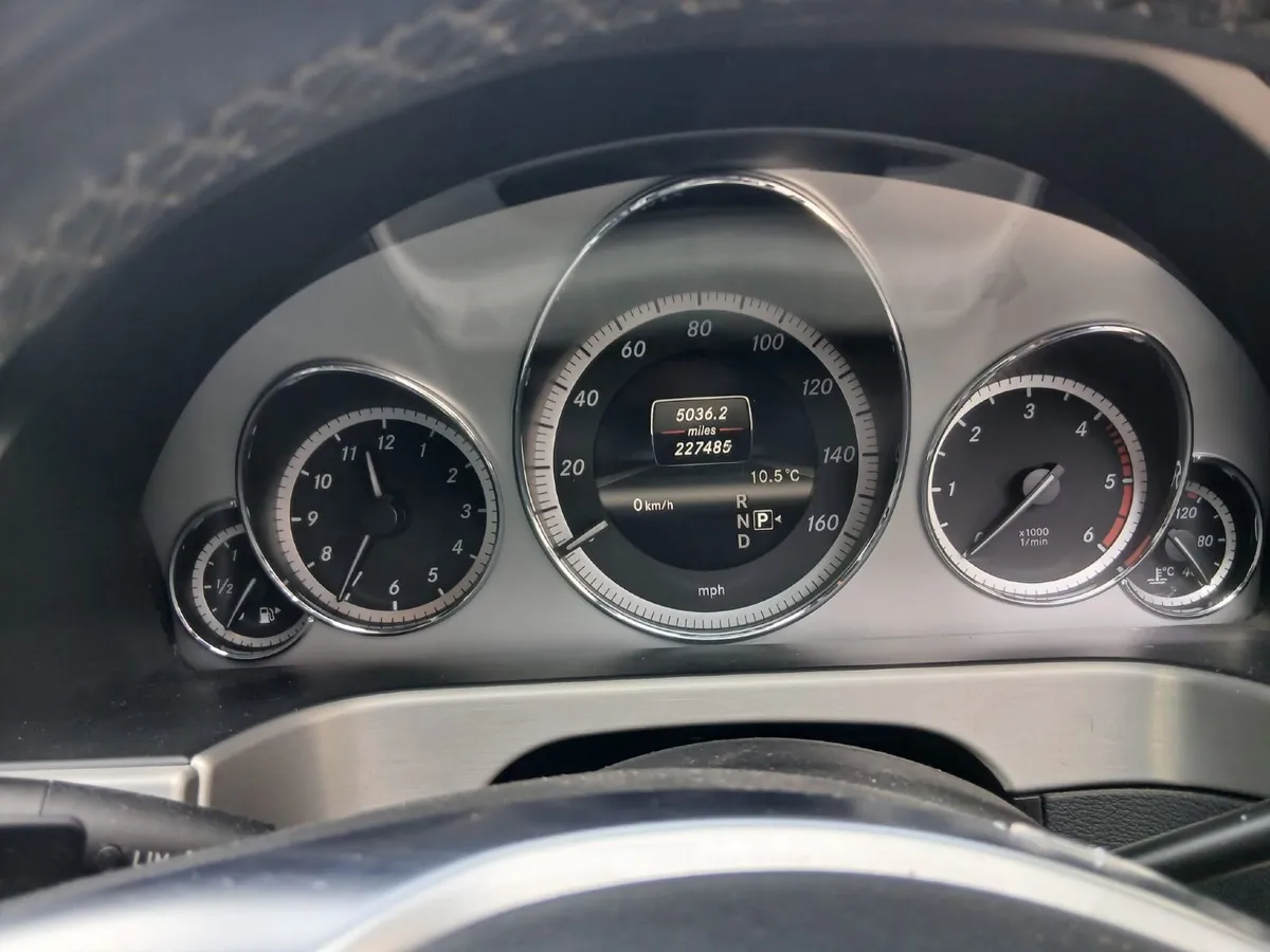 Mercedes-Benz E-Class 2012 - Image 2