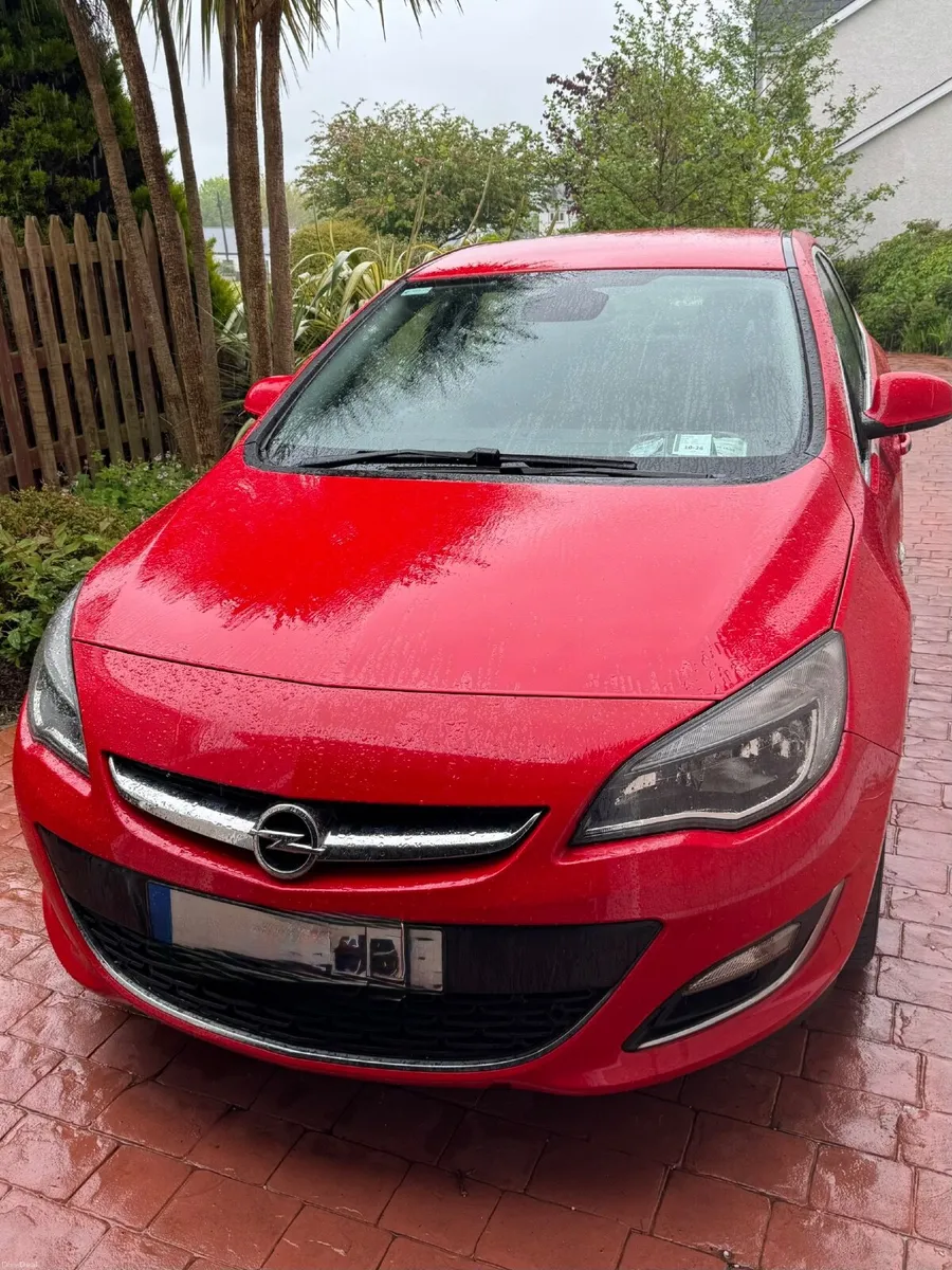 Opel Astra 2013 - Image 1