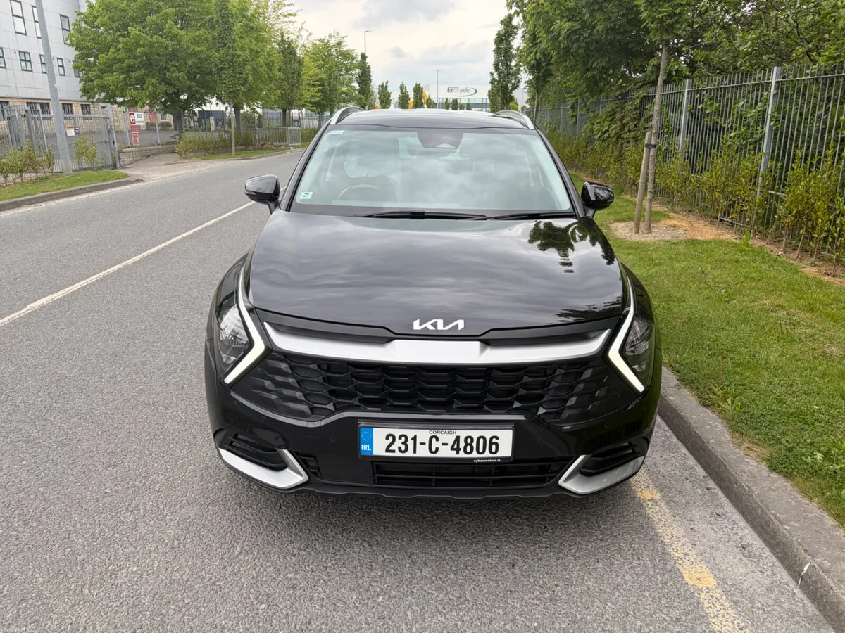 Kia Sportage 2023 1 OWNER PLUGIN HYBRID - Image 2