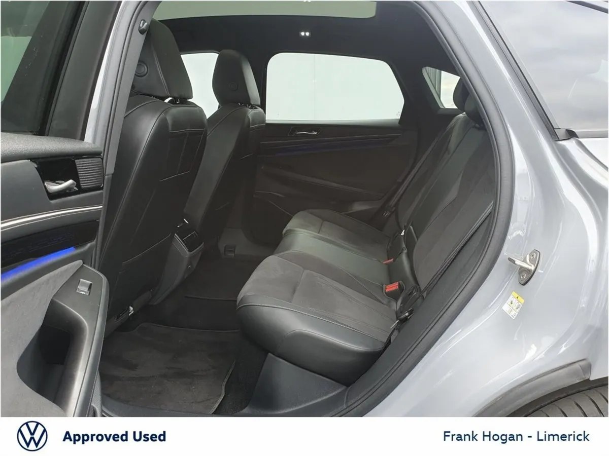 Volkswagen ID.7 PRO PLUS + Panoramic Sunrrof Call - Image 4