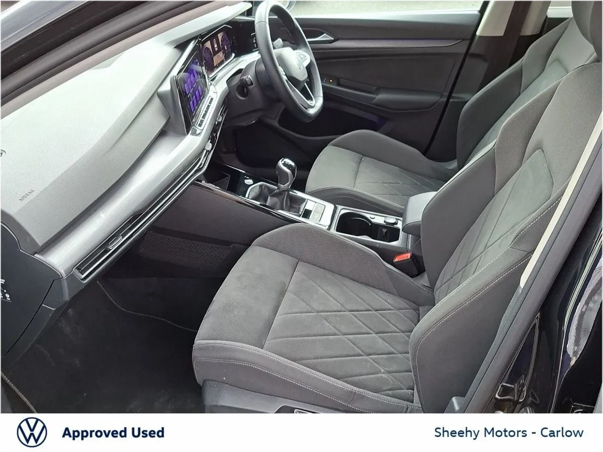 Volkswagen Golf 2.0TDI STYLE 5DR - Image 4