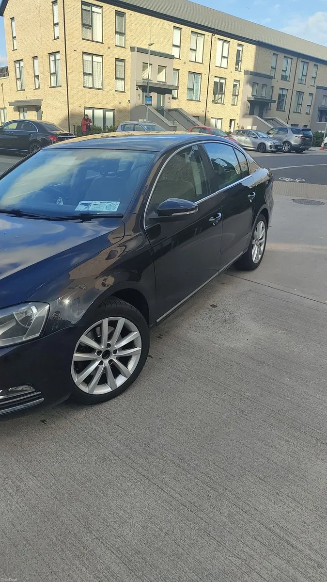 Volkswagen Passat 2013 - Image 2