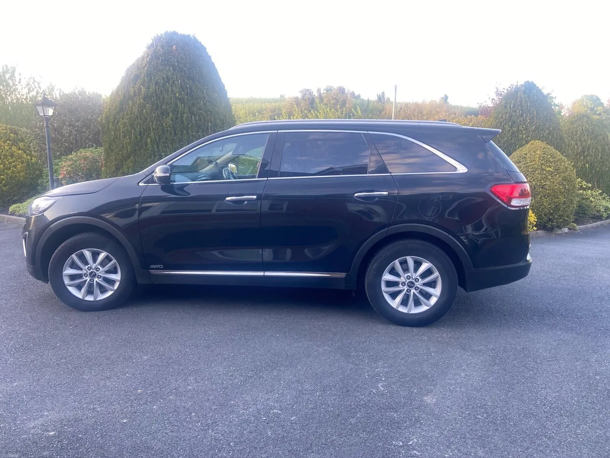 Kia Sorento Platinum 7 Seater SUV - Image 2