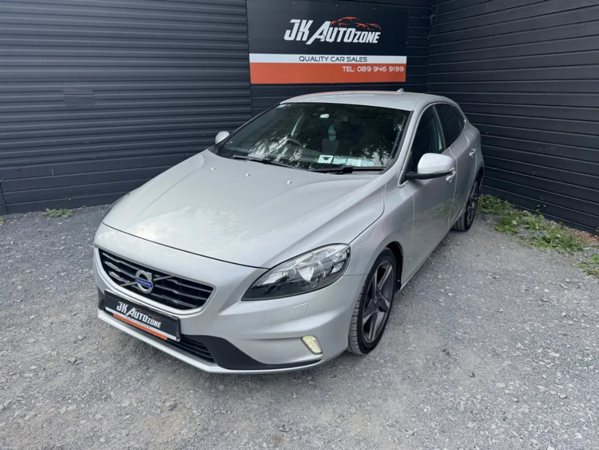Volvo V40 2.0 D2 R-DESIGN NAV - Image 3