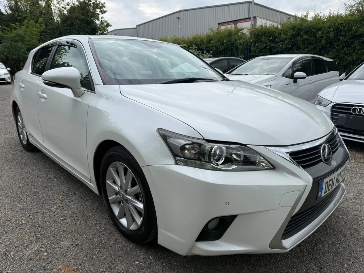 Lexus CT200H - Image 1