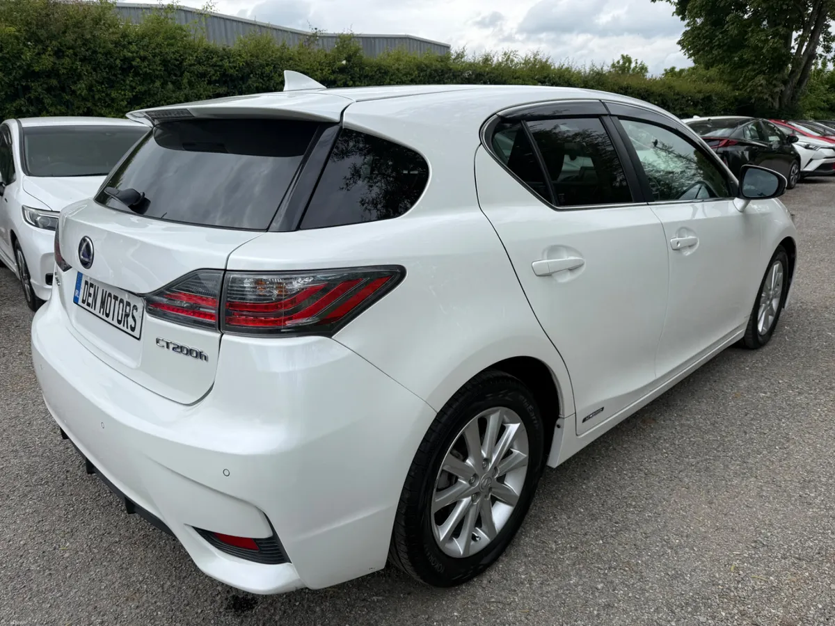 Lexus CT200H - Image 3